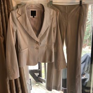 The Limited LIKE NEW PANTSUIT Beige/Tan Size 4